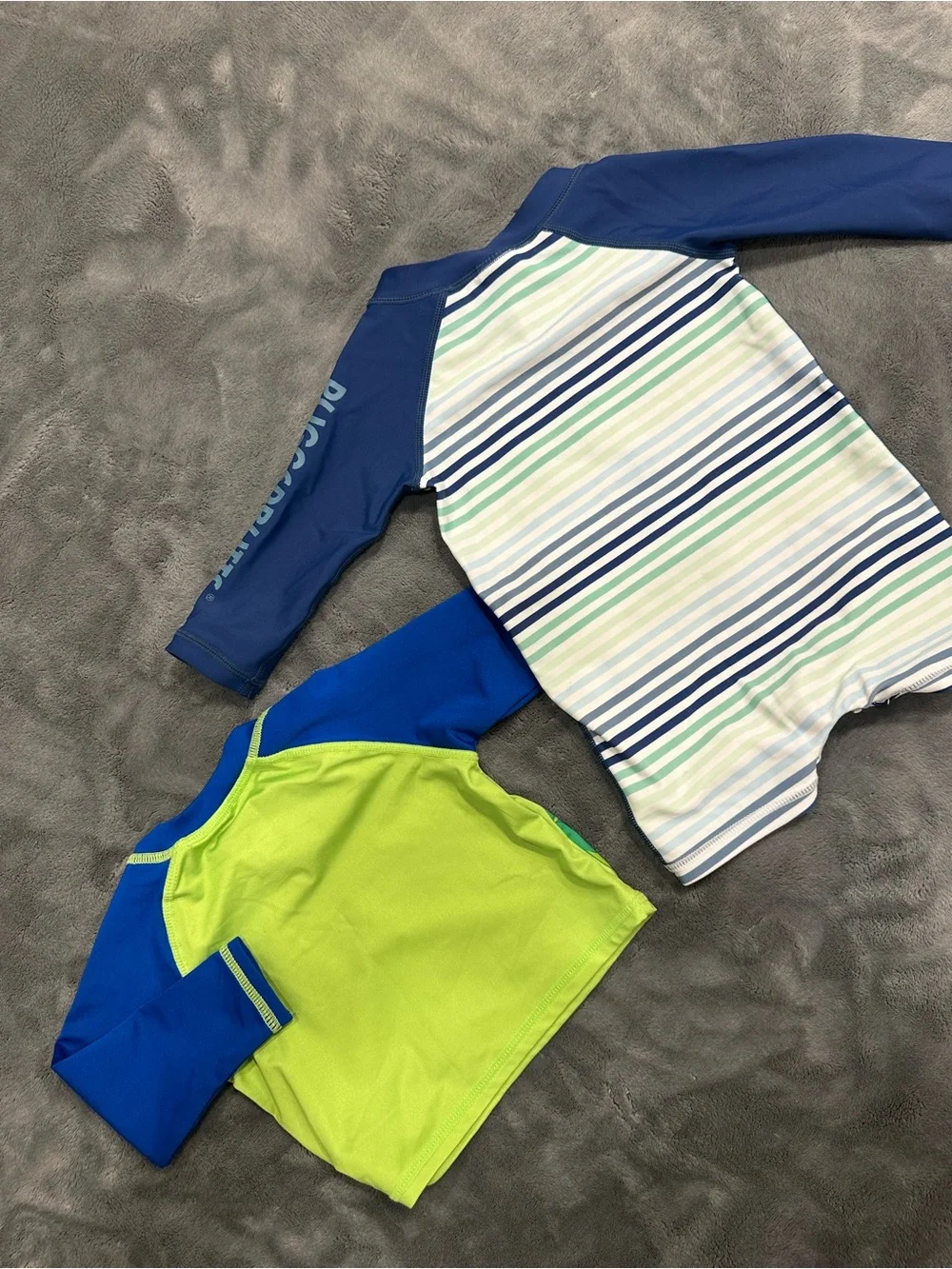 wonder nation Navy, Blue & Lime Kids Two-Piece Rashguard Swim Set with Turtle